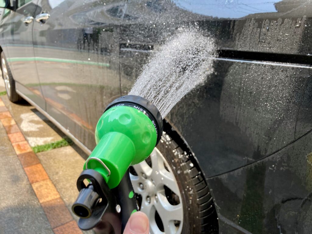 黒い車の洗車術：愛車をいつまでもピカピカに保つ秘訣