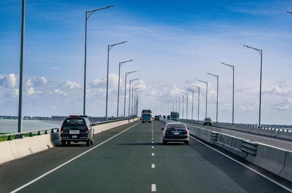 高速道路のガソリンスタンド選び方講座：混雑回避と燃費節約のコツ