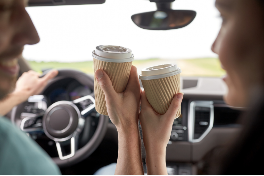 車内で飲み物をこぼしてしまったら?完璧クリーニング&消臭テクニック