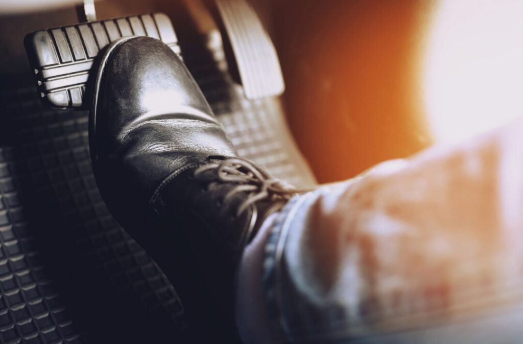 車のブレーキの違和感。原因とすぐできるチェック法